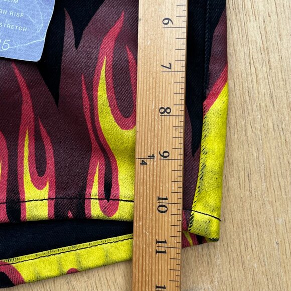 CARMAR TITANIA FLAME SLIM HIGH RISE DENIM SHORTS WOMEN’S sz 25 Button Fly NWT - Picture 12 of 12